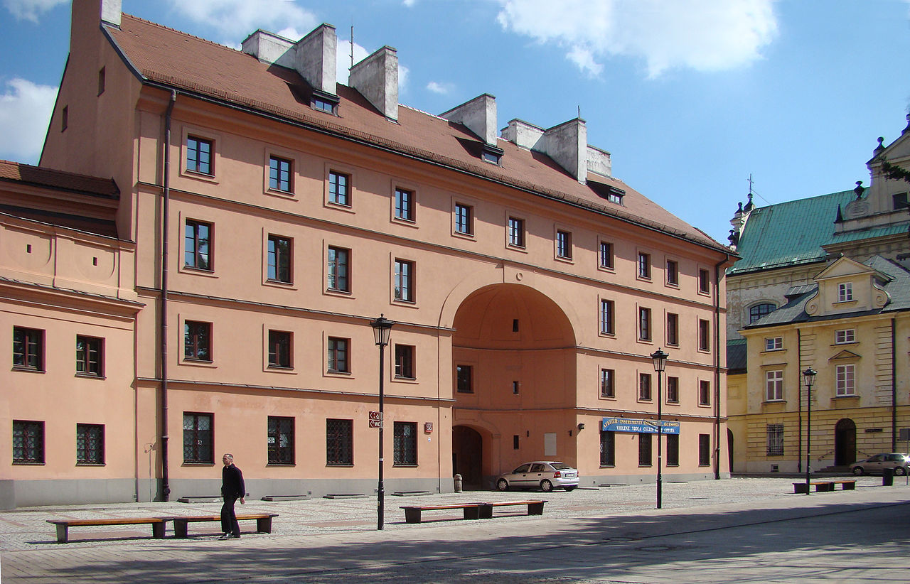 1280px-Dziekanka_Krakowskie_Przedmieście_02.jpg