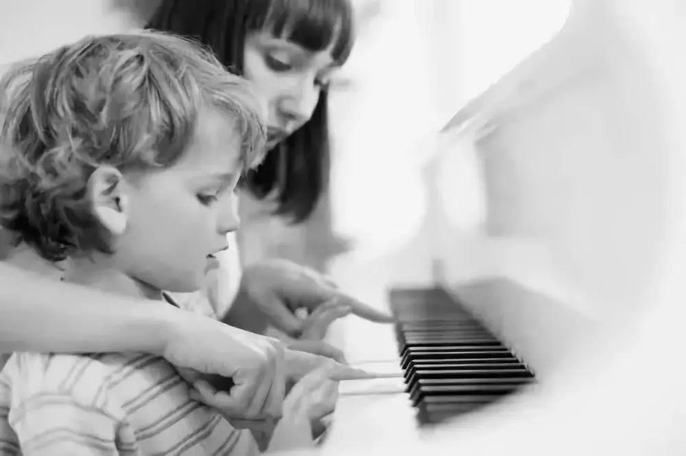 怎样才能学好钢琴？这些标准值得参考_慧禾国际艺术教育