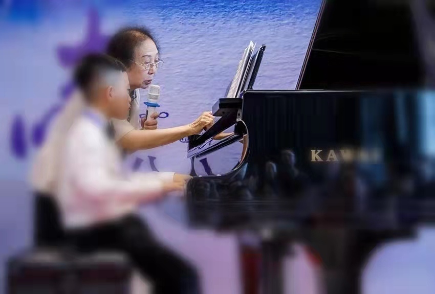 钢琴名师朱雅芬：钢琴学习中需要注意“放松”！_慧禾国际艺术教育